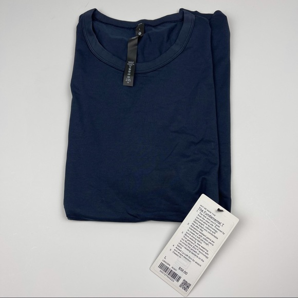 Lululemon The Fundamental T - Picture 4 of 7